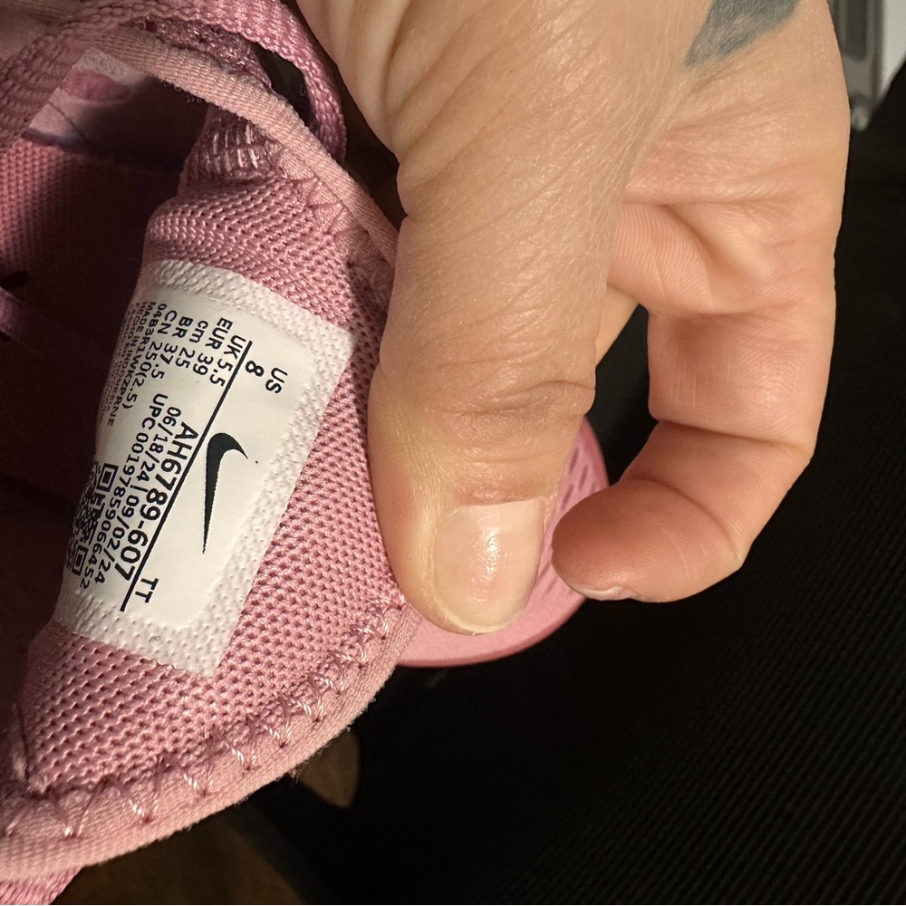 Nike Air Max 270 Pink Sneakers - Picture 5 of 6